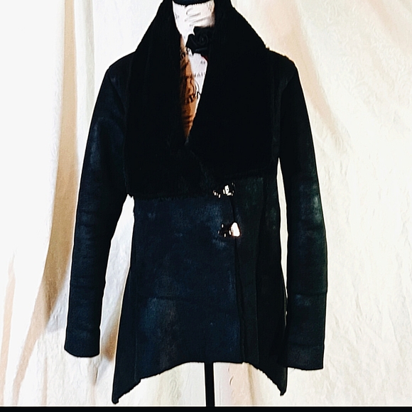 Guess Jackets & Blazers - Gorgeous!! Guess faux fur and suede coat small